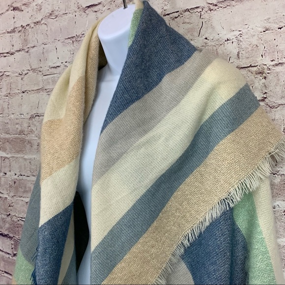 Lauren Conrad Blue Beige Striped Fringe Shawl Blanket Scarf NWOT - Picture 4 of 13